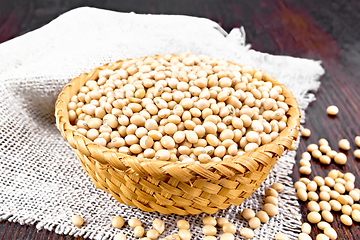 Image showing Soybeans in wicker bowl on board