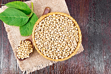 Image showing Soybeans in wicker bowl with leaf on board top