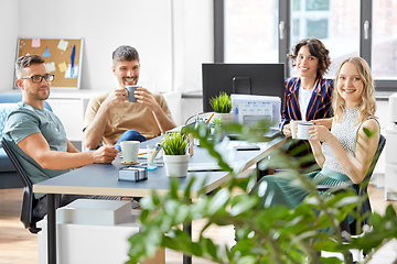 Image showing team of startuppers drinking coffee at office