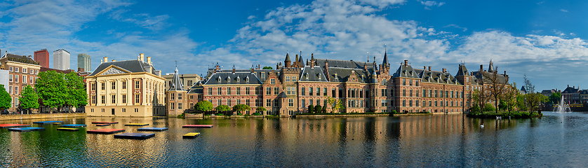 Image showing Hofvijver lake and Binnenhof , The Hague