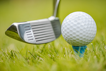 Image showing Golf ball on tee in front of driver