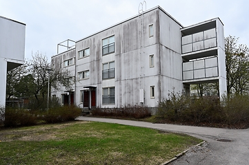 Image showing old concrete house in a residential area