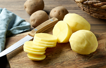 Image showing fresh raw peeled potatoes