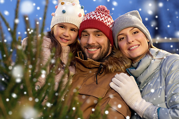 Image showing happy family choosing christmas tree at market