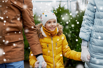 Image showing happy family choosing christmas tree at market