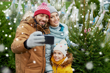 Image showing family taking selfie with christmas tree at market