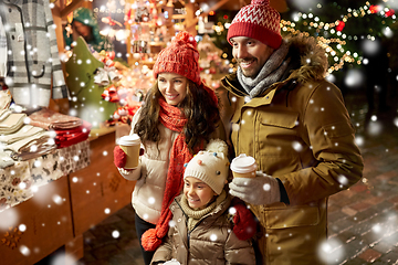 Image showing family with takeaway drinks at christmas market