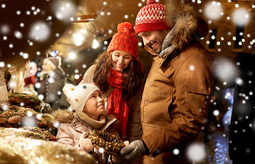 Image showing happy family buing wreath at christmas market