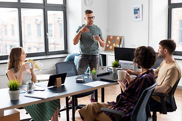 Image showing team of startuppers drinking coffee at office