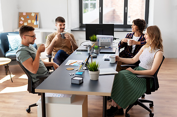 Image showing team of startuppers drinking coffee at office