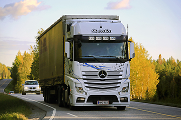 Image showing White Mercedes-Benz Actros Pulls DHL Trailer