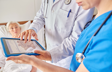 Image showing doctors with table pc and senior woman at hospital