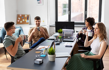 Image showing team of startuppers drinking coffee at office