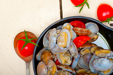 Image showing fresh clams on an iron skillet