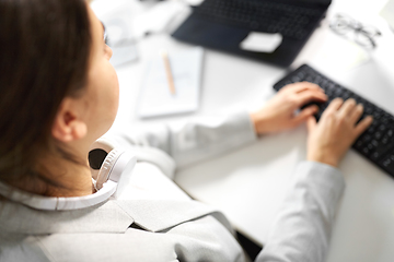 Image showing businesswoman with computer working at office