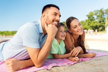 Image showing family lying on summer beach