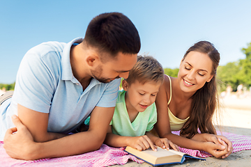 Image showing family reading book on summer beach