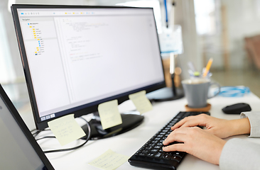 Image showing businesswoman with computer working at office