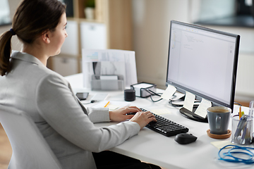 Image showing businesswoman with computer working at office