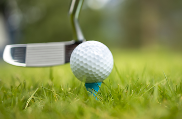 Image showing Golf ball on tee in front of driver