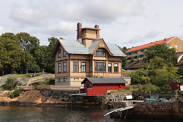 Image showing Hus ved sjøen