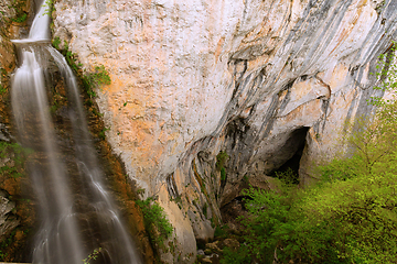 Image showing Dalbina cave and Vanatare waterfall