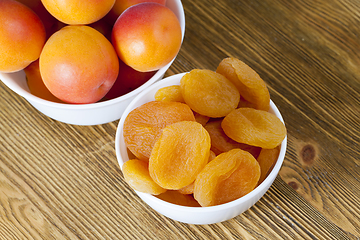 Image showing apricots fresh and dried