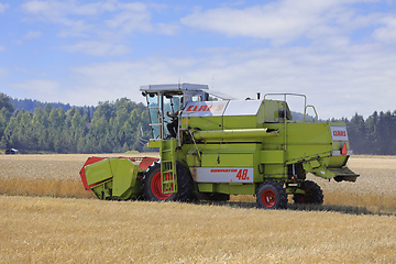 Image showing Claas Dominator 48S Combine Harvester in Wheat Field