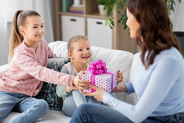 Image showing daughters giving present to happy mother