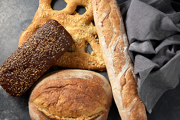 Image showing close up of different bread on kitchen towel