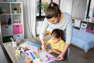 Image showing mother with little daughter drawing at home