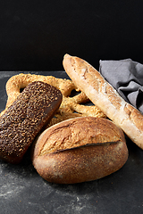 Image showing close up of different bread on kitchen towel