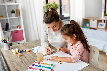 Image showing mother with little daughter drawing at home