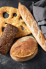 Image showing close up of different bread on kitchen towel