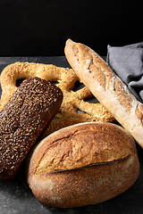 Image showing close up of different bread on kitchen towel