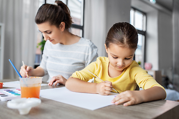 Image showing mother with little daughter drawing at home