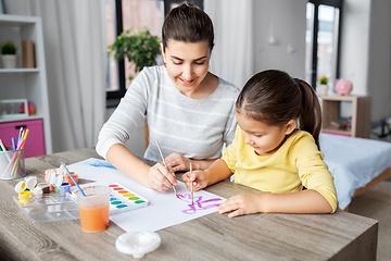 Image showing mother with little daughter drawing at home