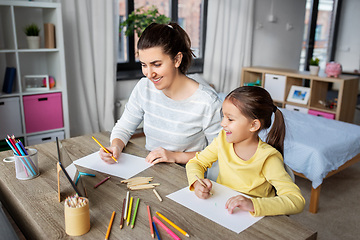 Image showing mother with little daughter drawing at home