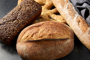 Image showing close up of different bread on kitchen towel