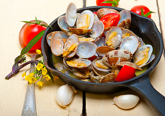 Image showing fresh clams on an iron skillet