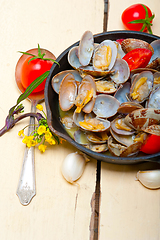 Image showing fresh clams on an iron skillet