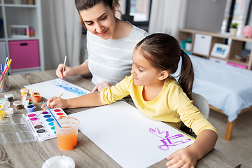 Image showing mother with little daughter drawing at home