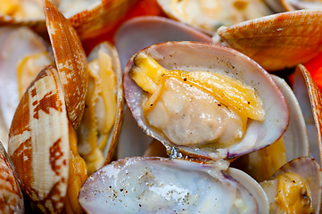 Image showing fresh clams on an iron skillet