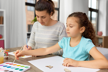 Image showing mother with little daughter drawing at home