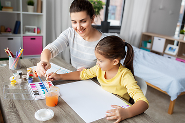 Image showing mother with little daughter drawing at home