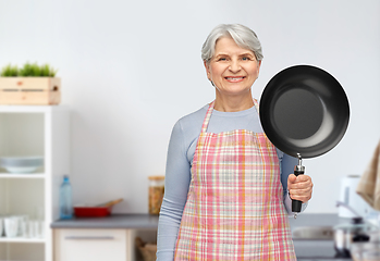 Image showing smiling senior woman with frying pan at kitchen