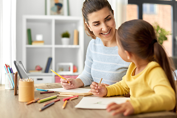 Image showing mother with little daughter drawing at home