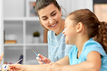 Image showing mother with little daughter drawing at home