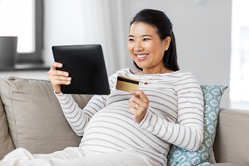 Image showing pregnant woman with tablet pc and credit card