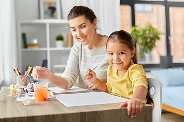 Image showing mother with little daughter drawing at home